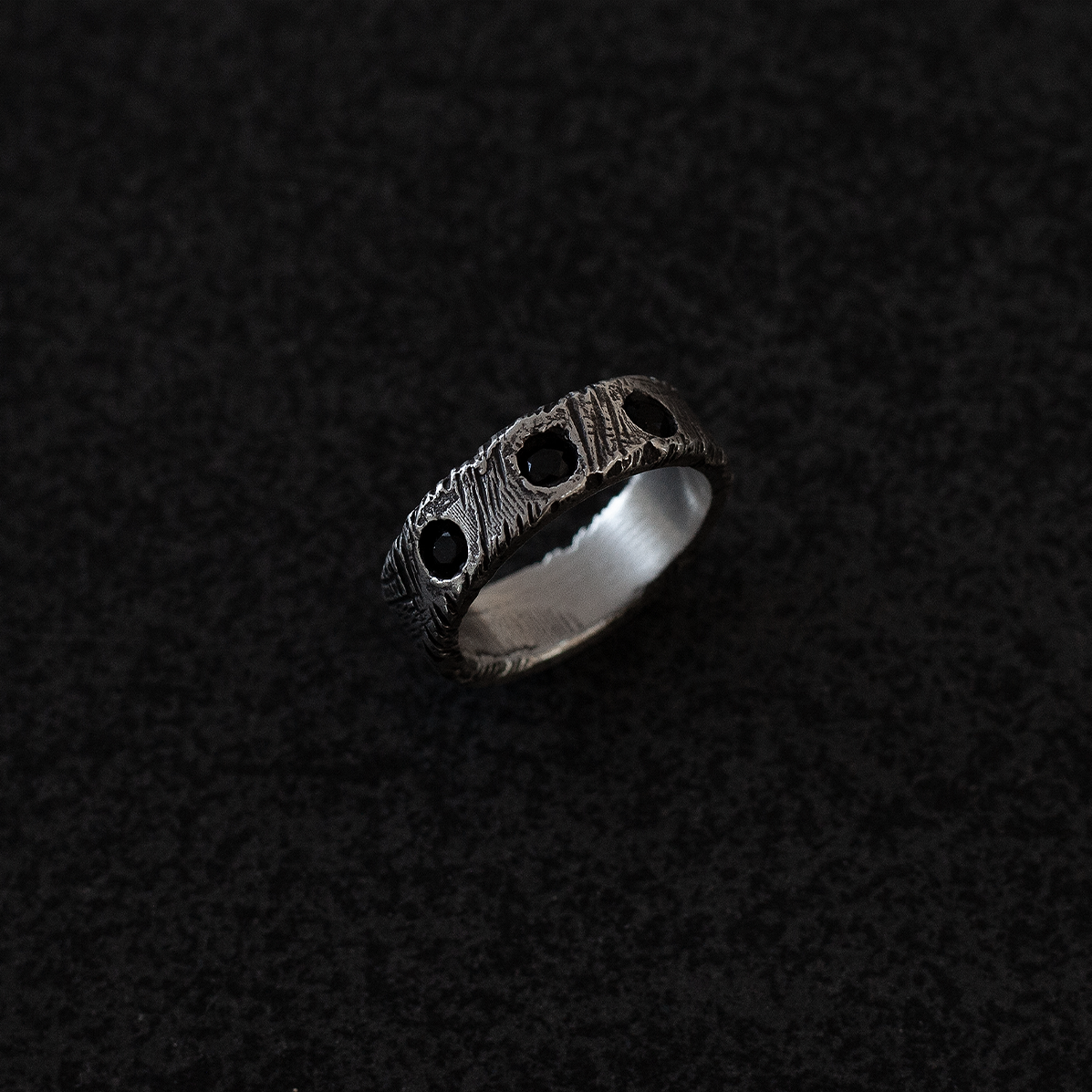 Guatemala silver ring with black diamonds in size US 7.0, GUA