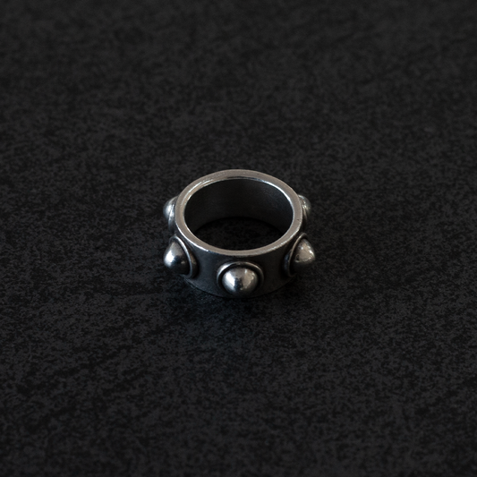 Warsaw silver studded band ring in size US 7.0, WAW