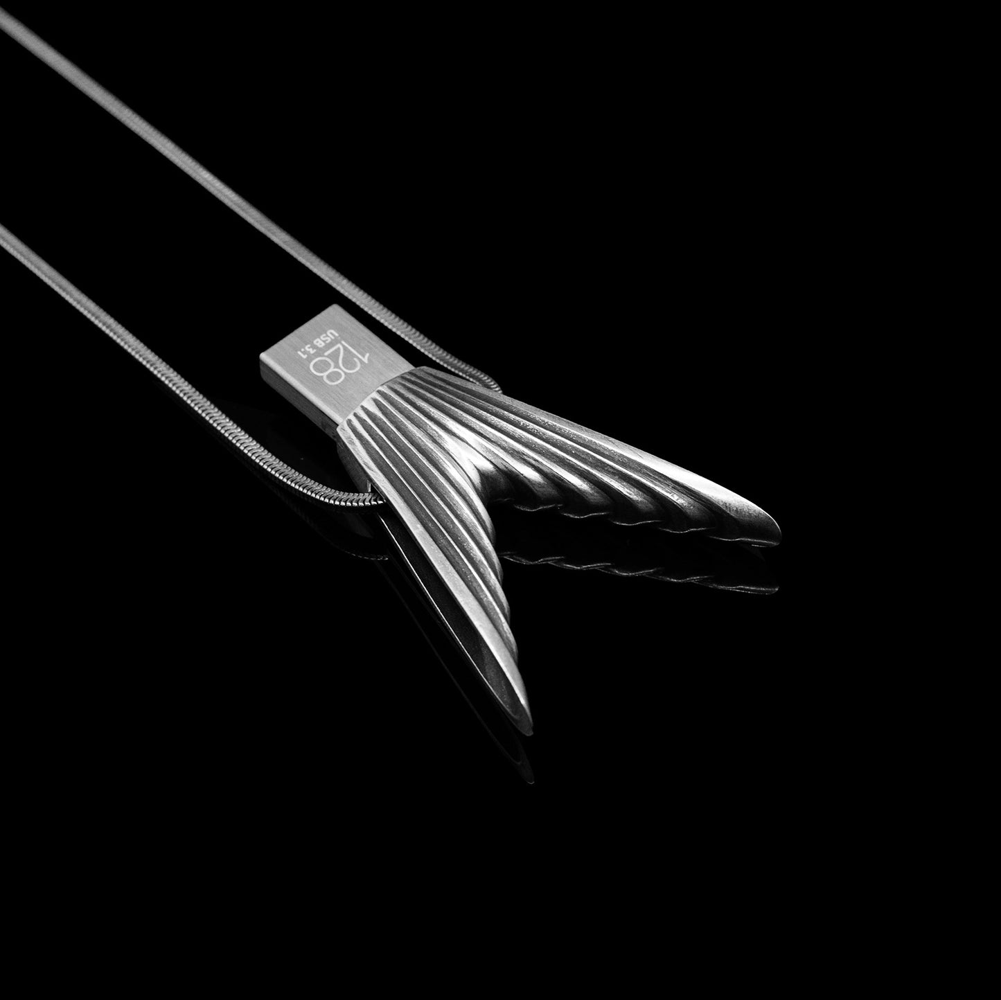 Sydney usb pendant necklace in silver, SYD
