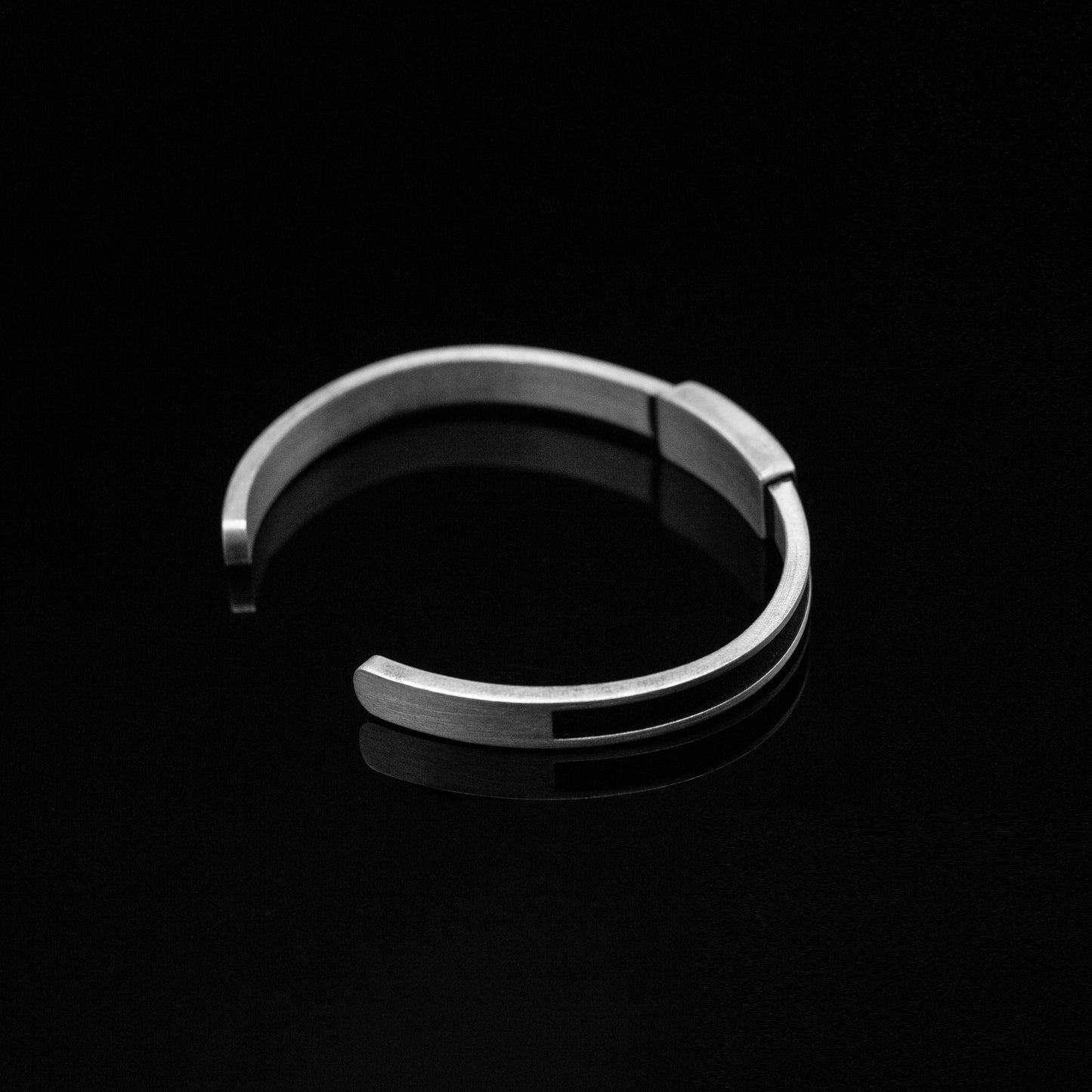 Budapest thin cuff bracelet in silver, BUD