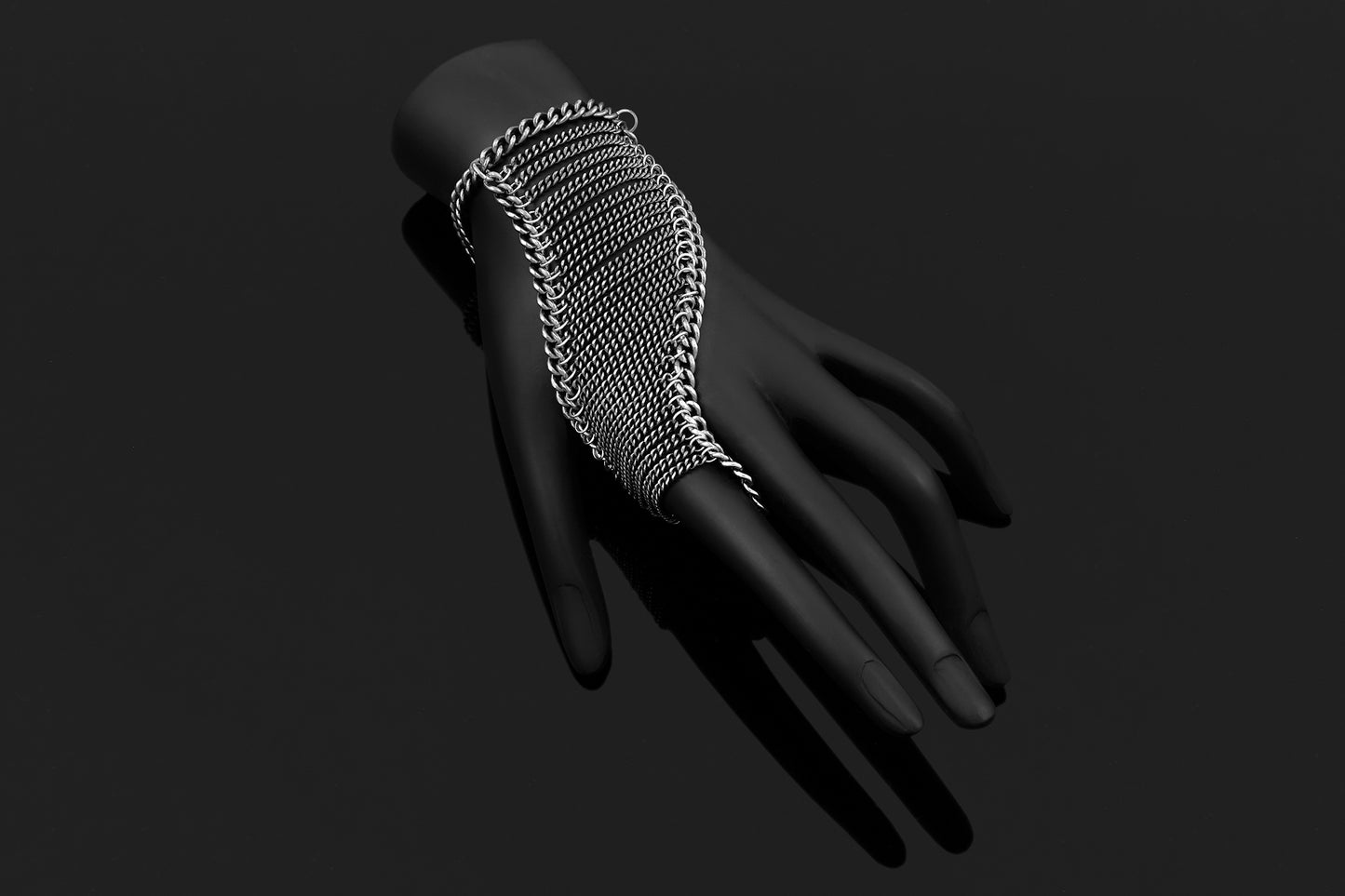 Tokyo chain hand bracelet in silver, HND