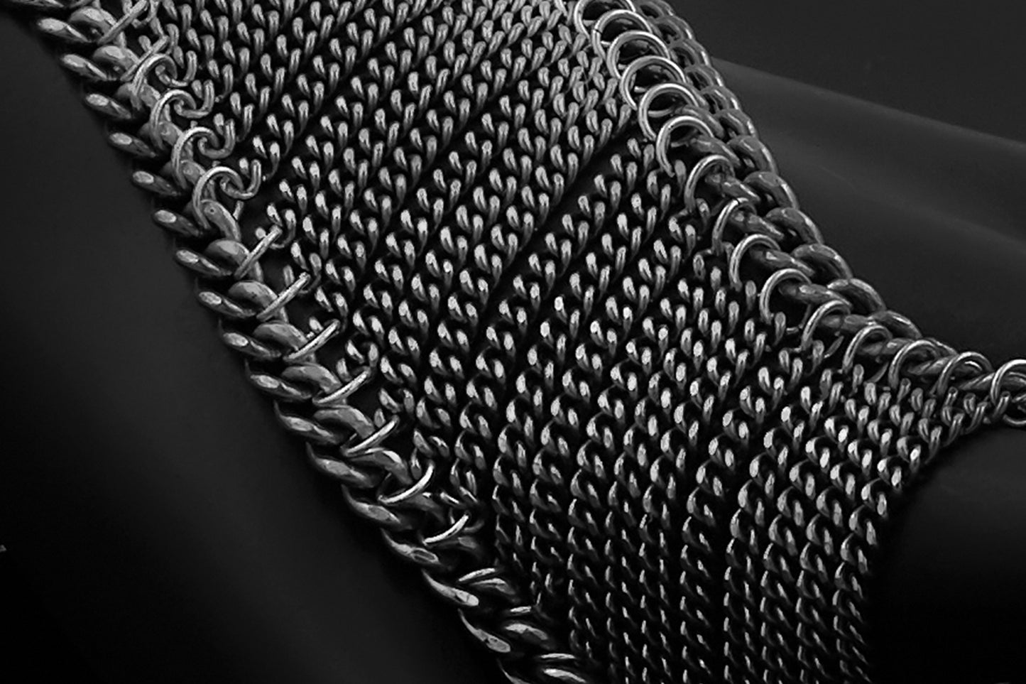 Tokyo chain hand bracelet in silver, HND