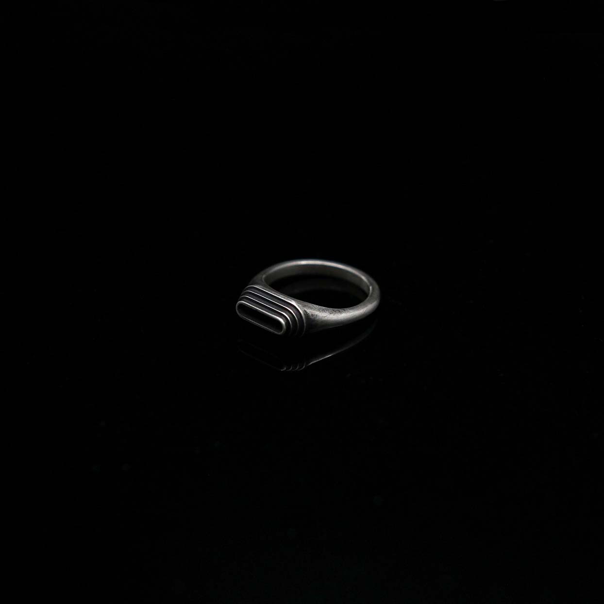 Reykjavik little signet ring in silver, KEF