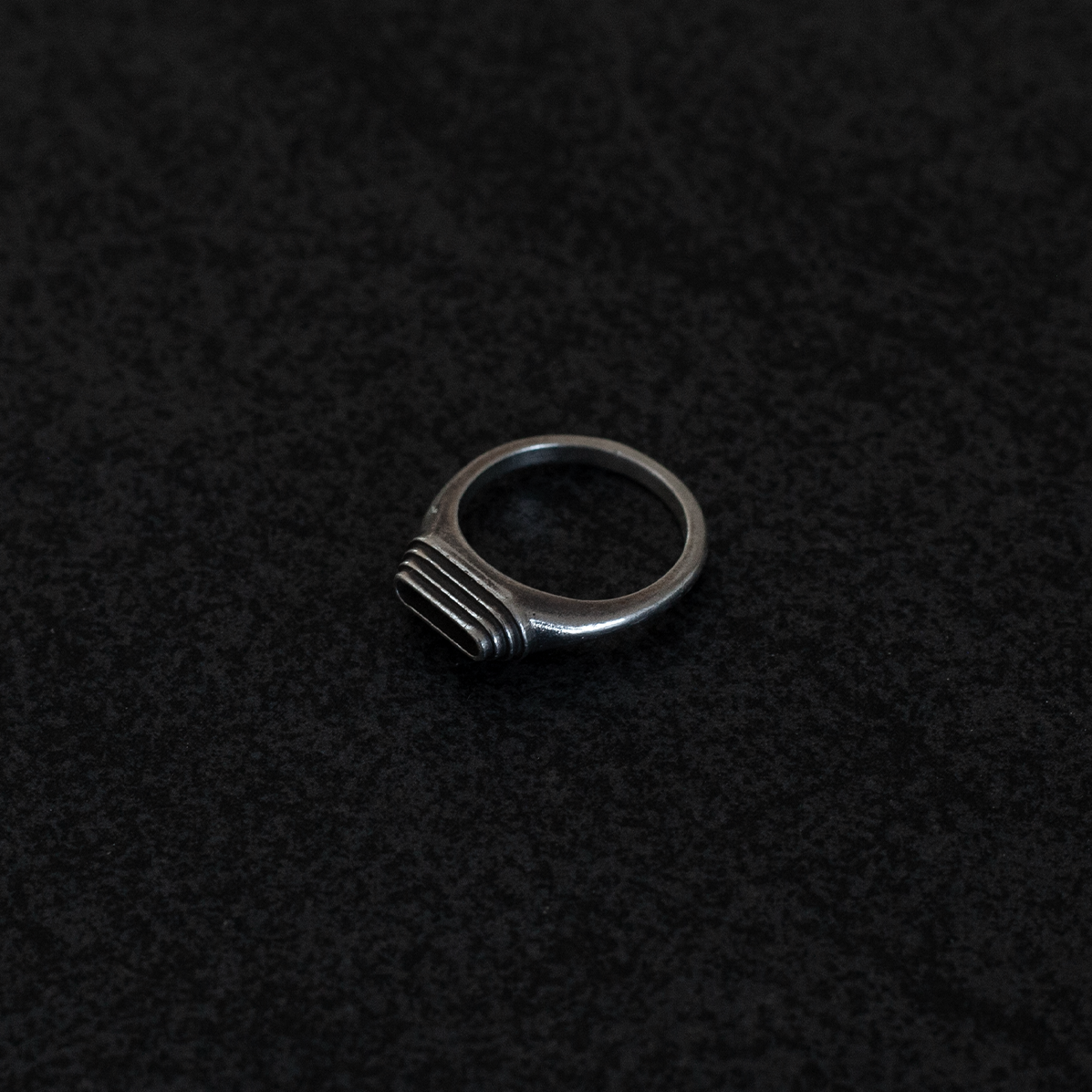 Reykjavik silver little signet ring in size US 4.0, KEF
