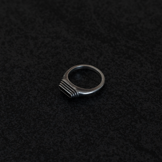 Reykjavik silver little signet ring in size US 4.0, KEF