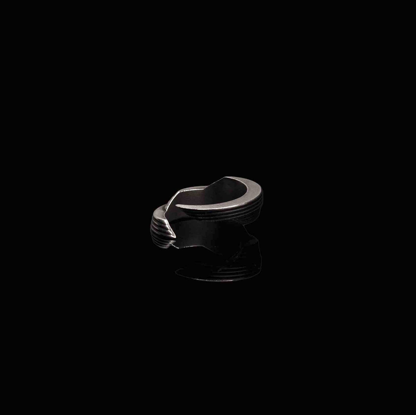 Tallinn wrap statement ring in silver, TLL