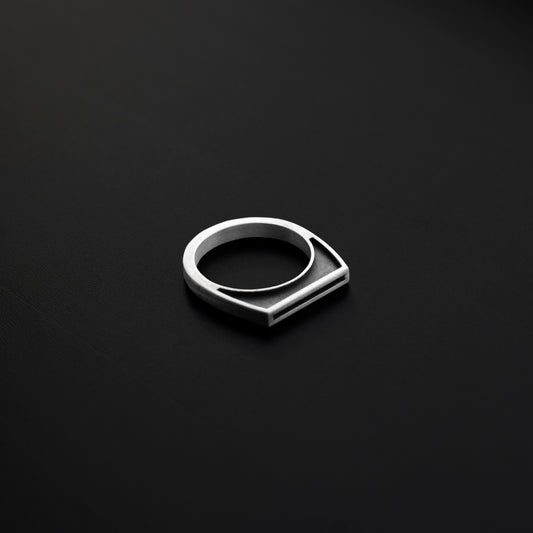 Madrid thin signet ring in silver, MAD