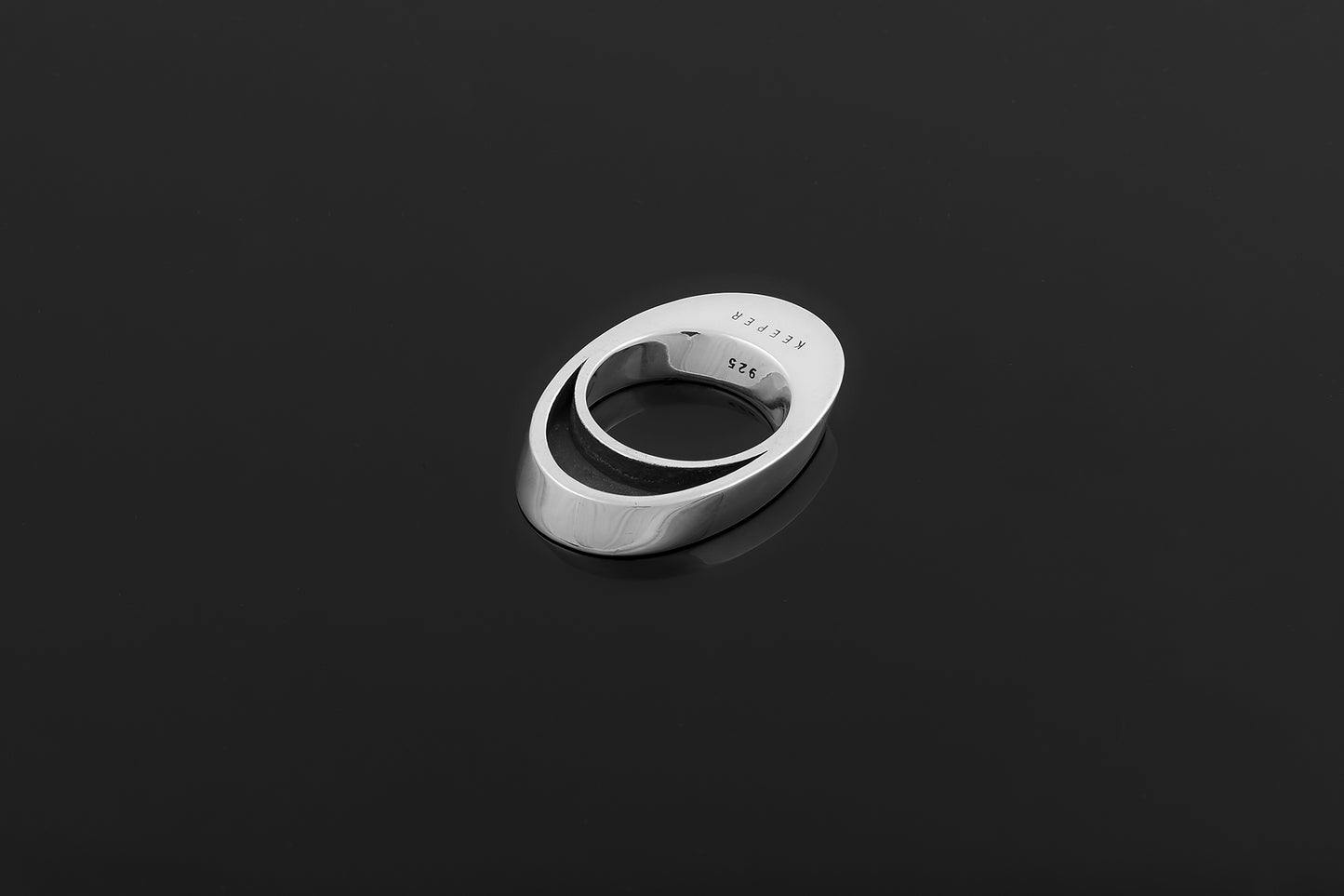 Dubai slanted statement ring in silver, DXB