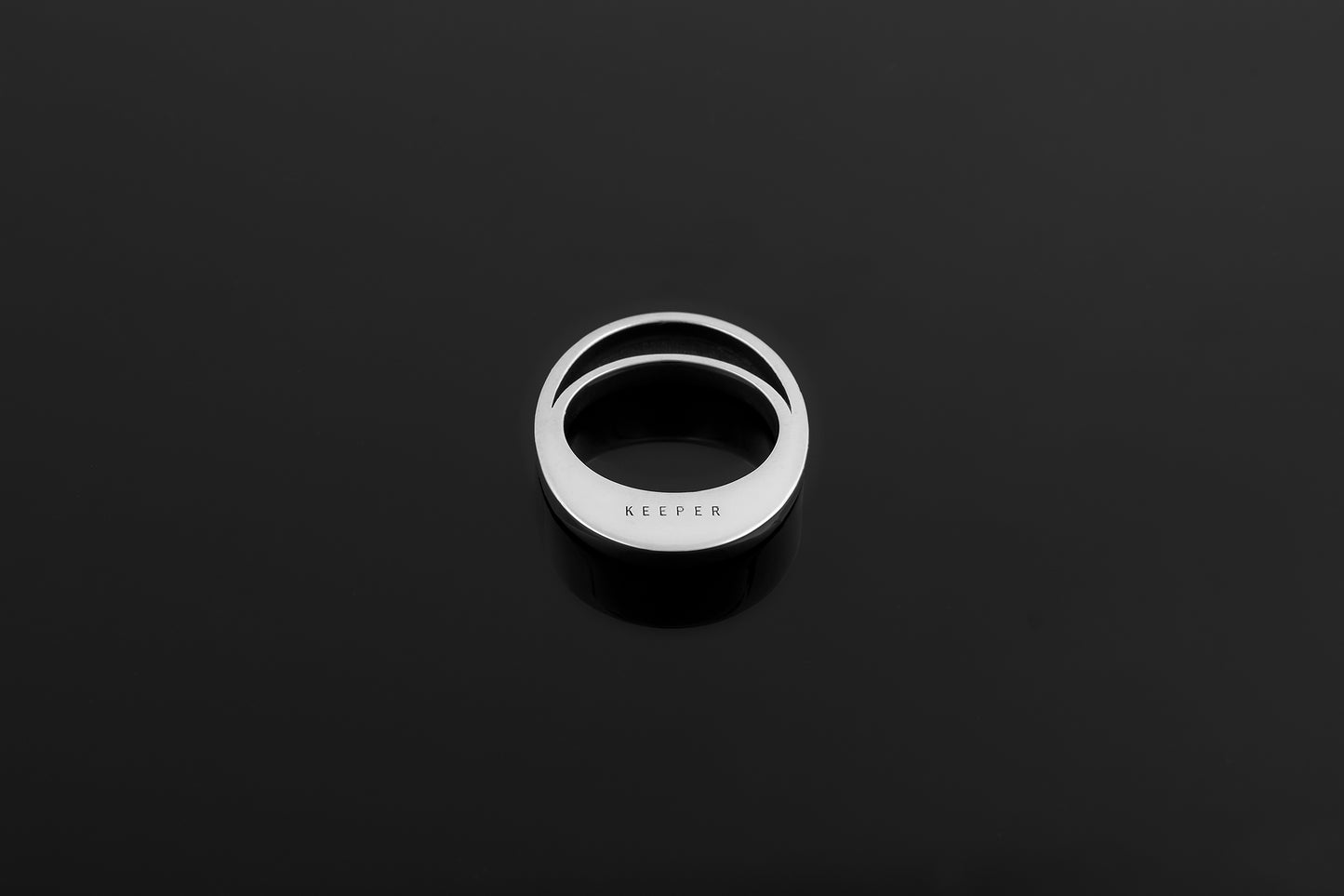 Dubai slanted statement ring in silver, DXB