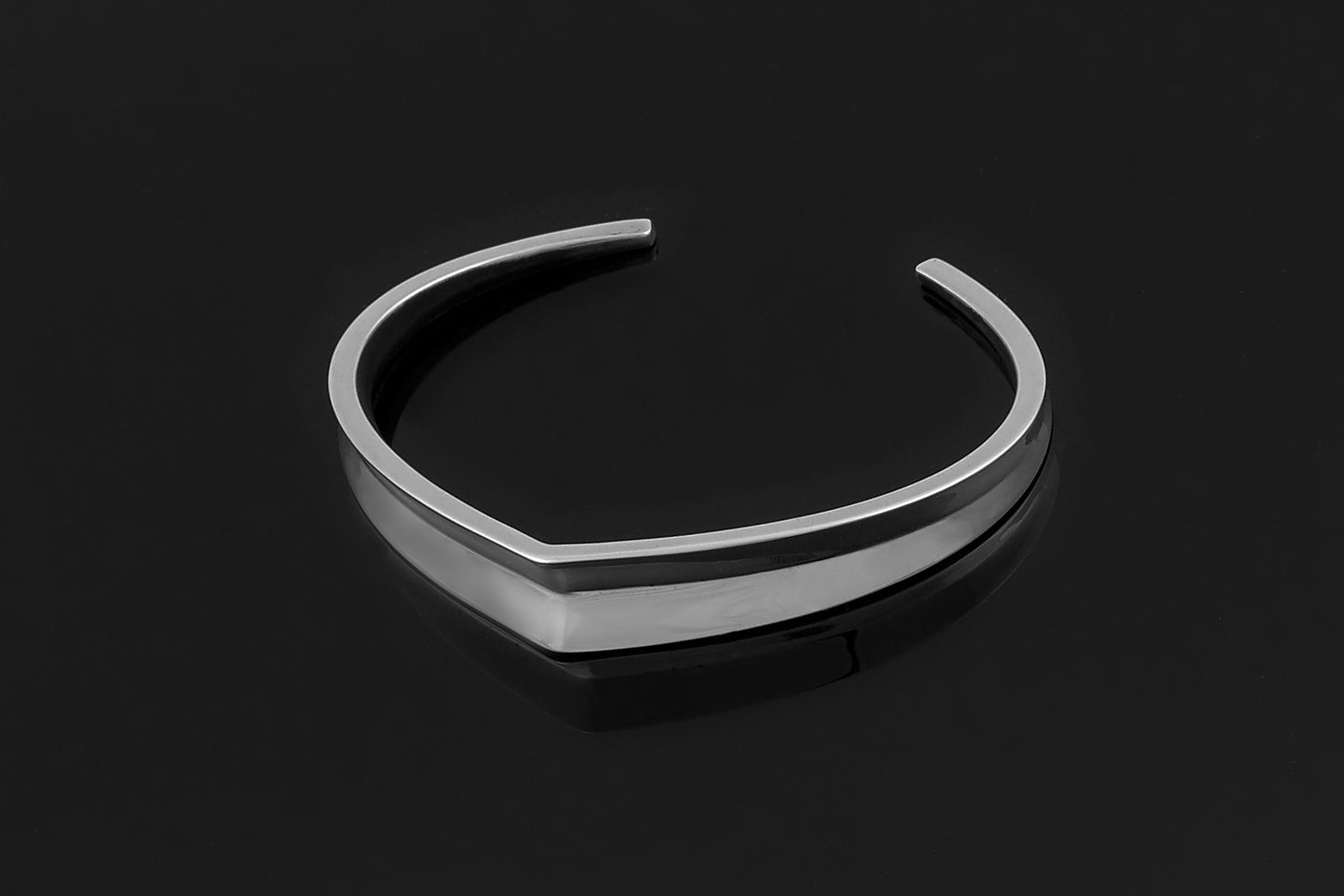 London cuff bracelet in silver, LGW